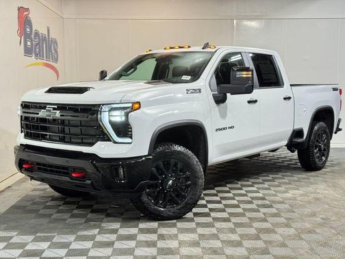 Summit White 2026 Chevrolet Silverado 2500 LT
