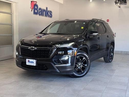 Mosaic Black Metallic 2023 Chevrolet Traverse LT Cloth