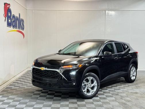 Mosaic Black Metallic 2026 Chevrolet Trax LS