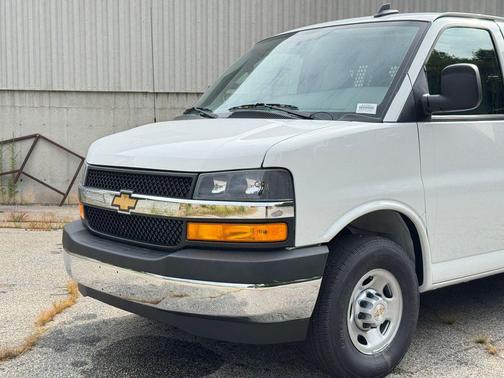 2025 Chevrolet Express 2500 RWD 2500 Regular Wheelbase WT