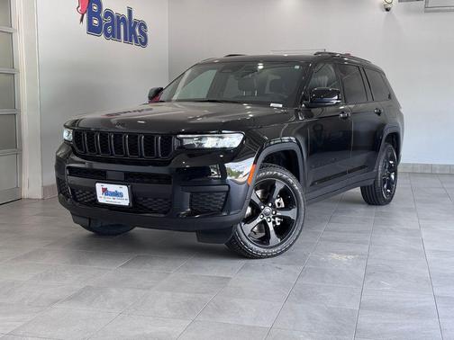 Diamond Black Crystal Pearlcoat 2023 Jeep Grand Cherokee L Altitude