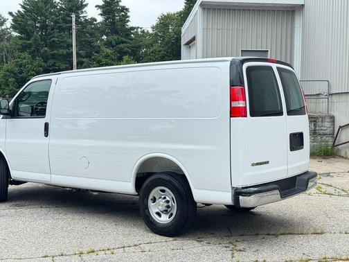 2025 Chevrolet Express 2500 RWD 2500 Regular Wheelbase WT
