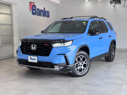 Pearl 2025 Honda Pilot TrailSport
