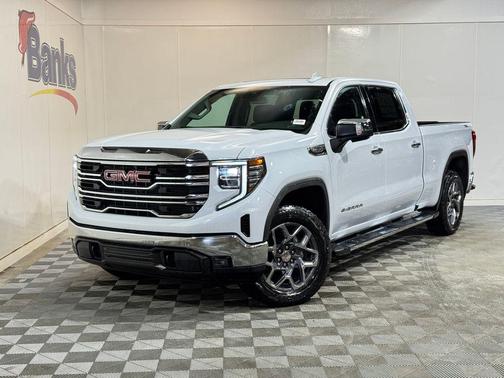 Glacier White Tricoat 2026 GMC Sierra 1500 SLT