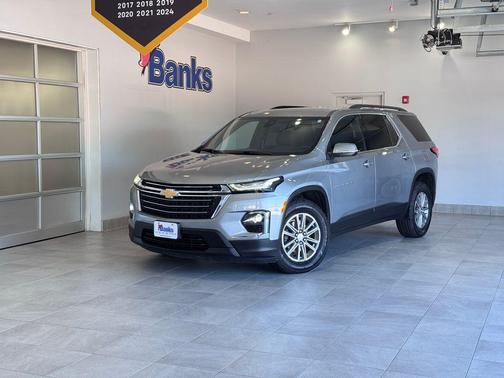 Sterling Gray Metallic 2023 Chevrolet Traverse LT Cloth