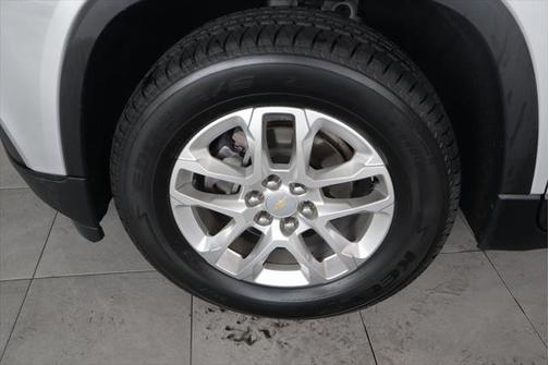 Silver Ice Metallic 2020 Chevrolet Traverse LS
