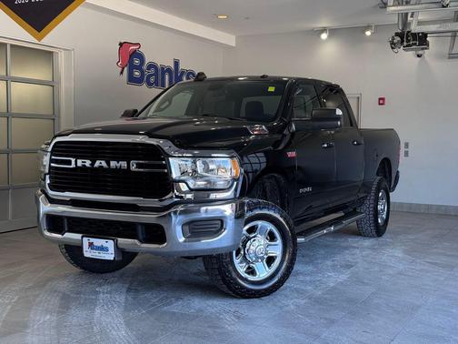 Diamond Black Crystal Pearlcoat 2021 RAM 2500 Big Horn Crew Cab 4x4 6'4' Box