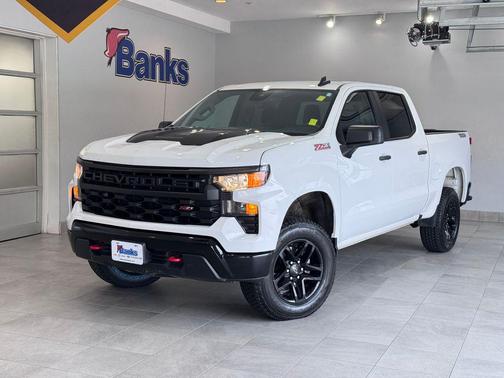Summit White 2022 Chevrolet Silverado 1500 Custom Trail Boss
