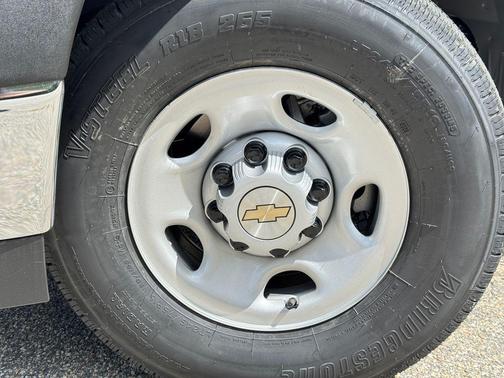 2025 Chevrolet Express 2500 RWD 2500 Regular Wheelbase WT