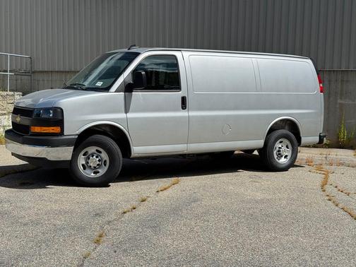 2025 Chevrolet Express 2500 RWD 2500 Regular Wheelbase WT