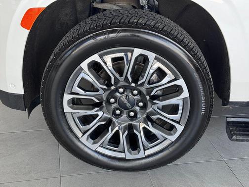 White Frost Tricoat 2023 GMC Yukon Denali Ultimate
