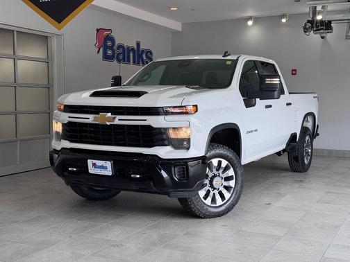 Summit White 2024 Chevrolet Silverado 2500 Custom