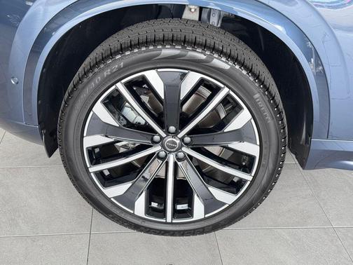 2025 Volvo XC90 B6 Ultra