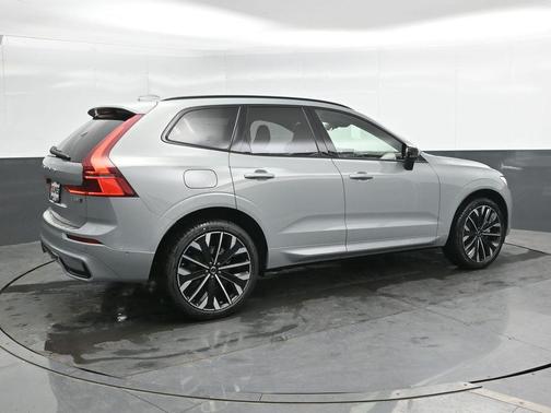 Gray Metallic 2026 Volvo XC60 B5 Ultra