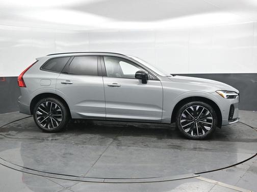 Gray Metallic 2026 Volvo XC60 B5 Ultra