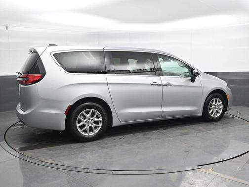 Silver Mist Clearcoat 2024 Chrysler Pacifica Touring-L
