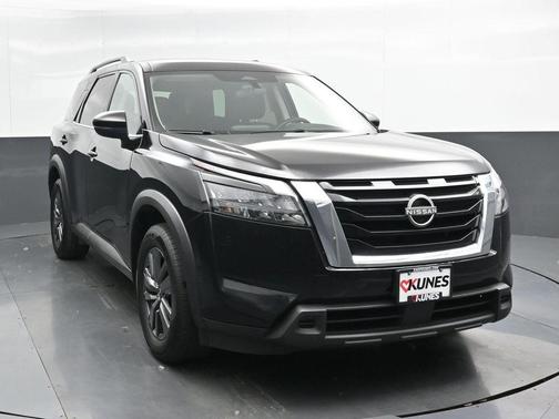 2023 Nissan Pathfinder SV