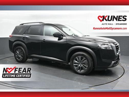 2023 Nissan Pathfinder SV