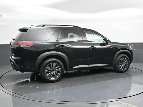 2023 Nissan Pathfinder SV