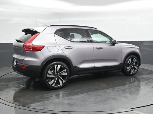 2026 Volvo XC40 B5 Ultra