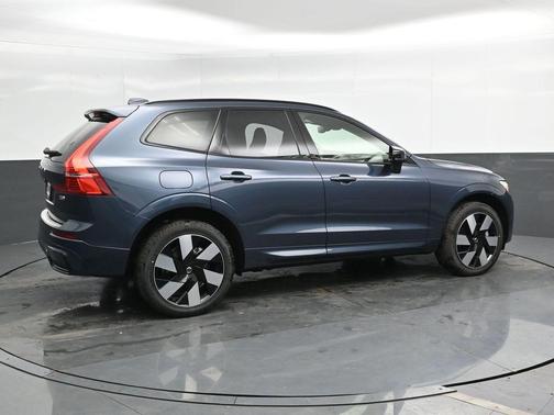 2025 Volvo XC60 Plug-In Hybrid T8 Plus