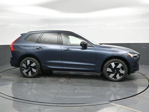 2025 Volvo XC60 Plug-In Hybrid T8 Plus