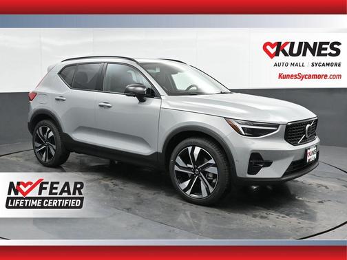 2025 Volvo XC40 B5 Ultra Dark Theme