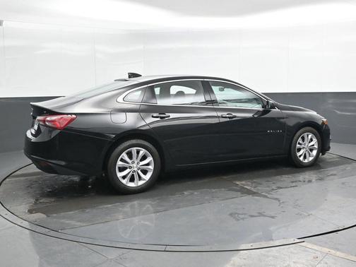 Mosaic Black Metallic 2022 Chevrolet Malibu LT