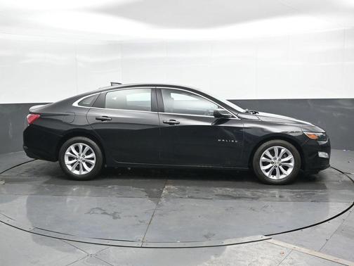 Mosaic Black Metallic 2022 Chevrolet Malibu LT