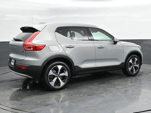 2025 Volvo XC40 B5 Core Bright Theme