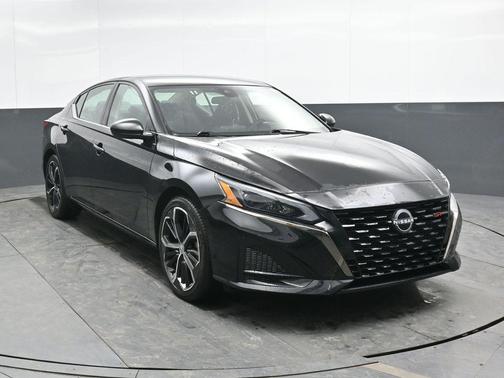 Black 2025 Nissan Altima SR