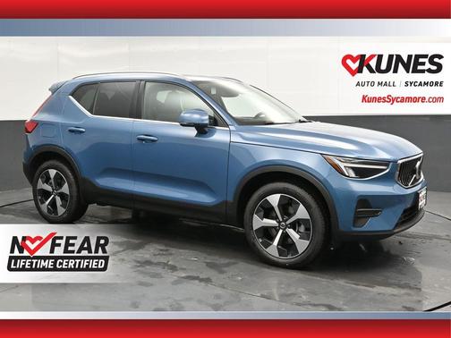 2025 Volvo XC40 B5 Core Bright Theme