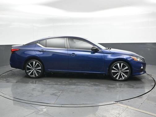 Deep Blue Pearl 2021 Nissan Altima 2.5 SR