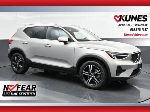 2025 Volvo XC40 B5 Core Bright Theme