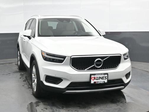 2020 Volvo XC40 T5 Momentum