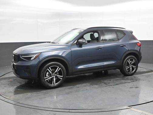 2026 Volvo XC40 B5 Core