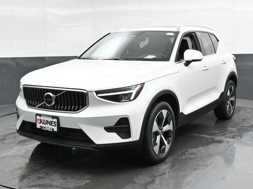 2025 Volvo XC40 B5 Core Bright Theme
