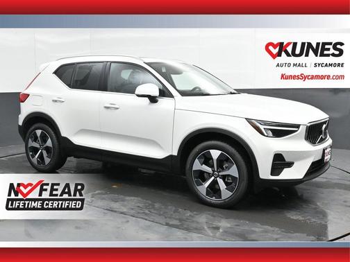 2025 Volvo XC40 B5 Core Bright Theme