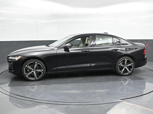 2024 Volvo S60 B5 Plus Dark Theme