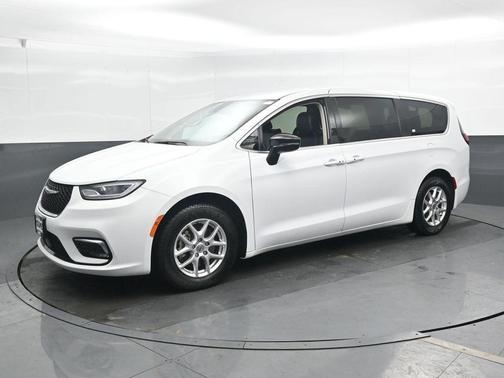 Bright White Clearcoat 2024 Chrysler Pacifica Touring-L