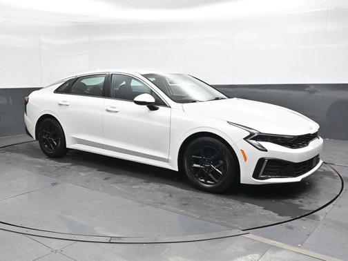 Snow White Pearl 2025 Kia K5 LXS
