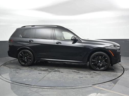 2025 BMW X7 M60i