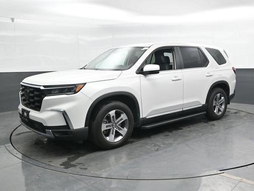 Platinum White Pearl 2023 Honda Pilot EX-L 7-Passenger