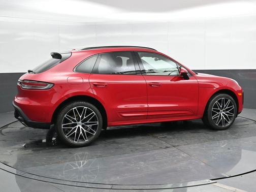 2022 Porsche Macan Base