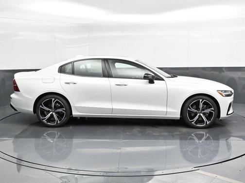 2025 Volvo S60 B5 Plus