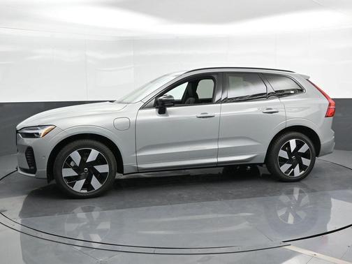 2024 Volvo XC60 Recharge Plug-In Hybrid T8 Plus Dark Theme