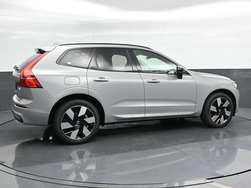 2024 Volvo XC60 Recharge Plug-In Hybrid T8 Plus Dark Theme