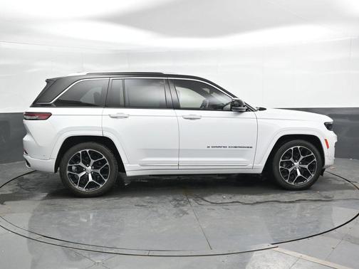 Bright White Clearcoat 2022 Jeep Grand Cherokee 4xe Summit