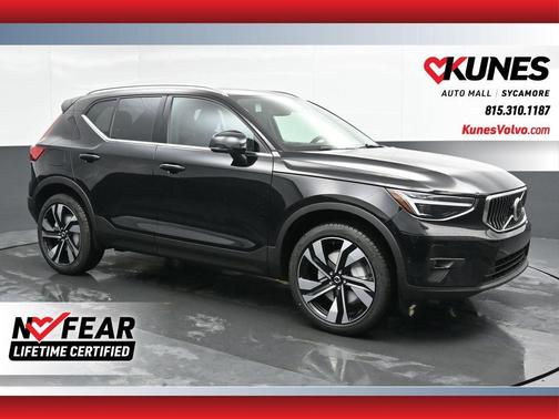Onyx Black Metallic 2025 Volvo XC40 B5 Ultra Bright Theme