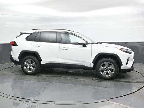 Ice 2023 Toyota RAV4 XLE